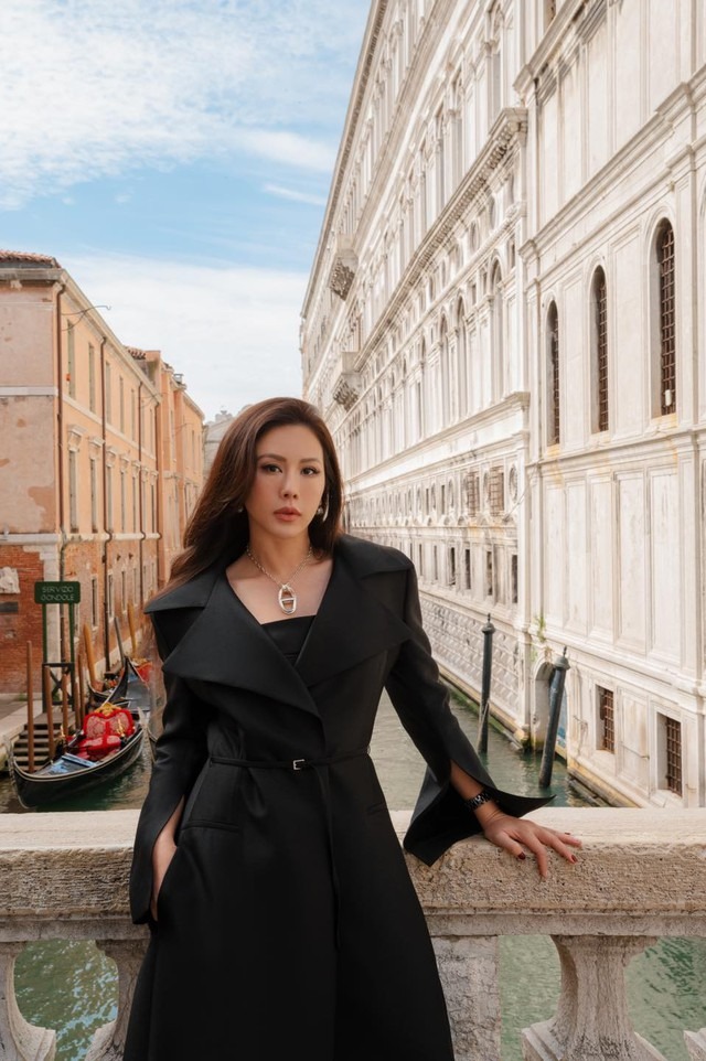 Dinh thự lộng lẫy như l&acirc;u đ&agrave;i của 