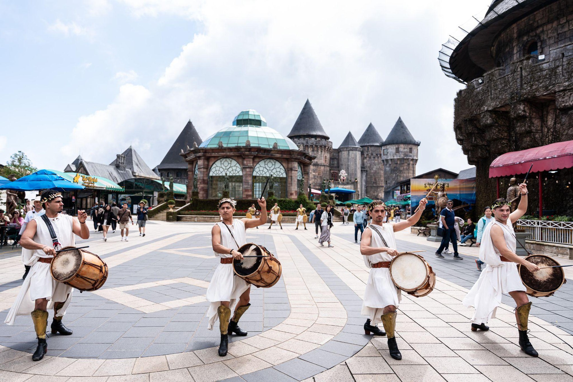 Sun World Ba Na Hills n&aacute;o nhiệt du kh&aacute;ch những ng&agrave;y đầu năm 2026- Ảnh 3.