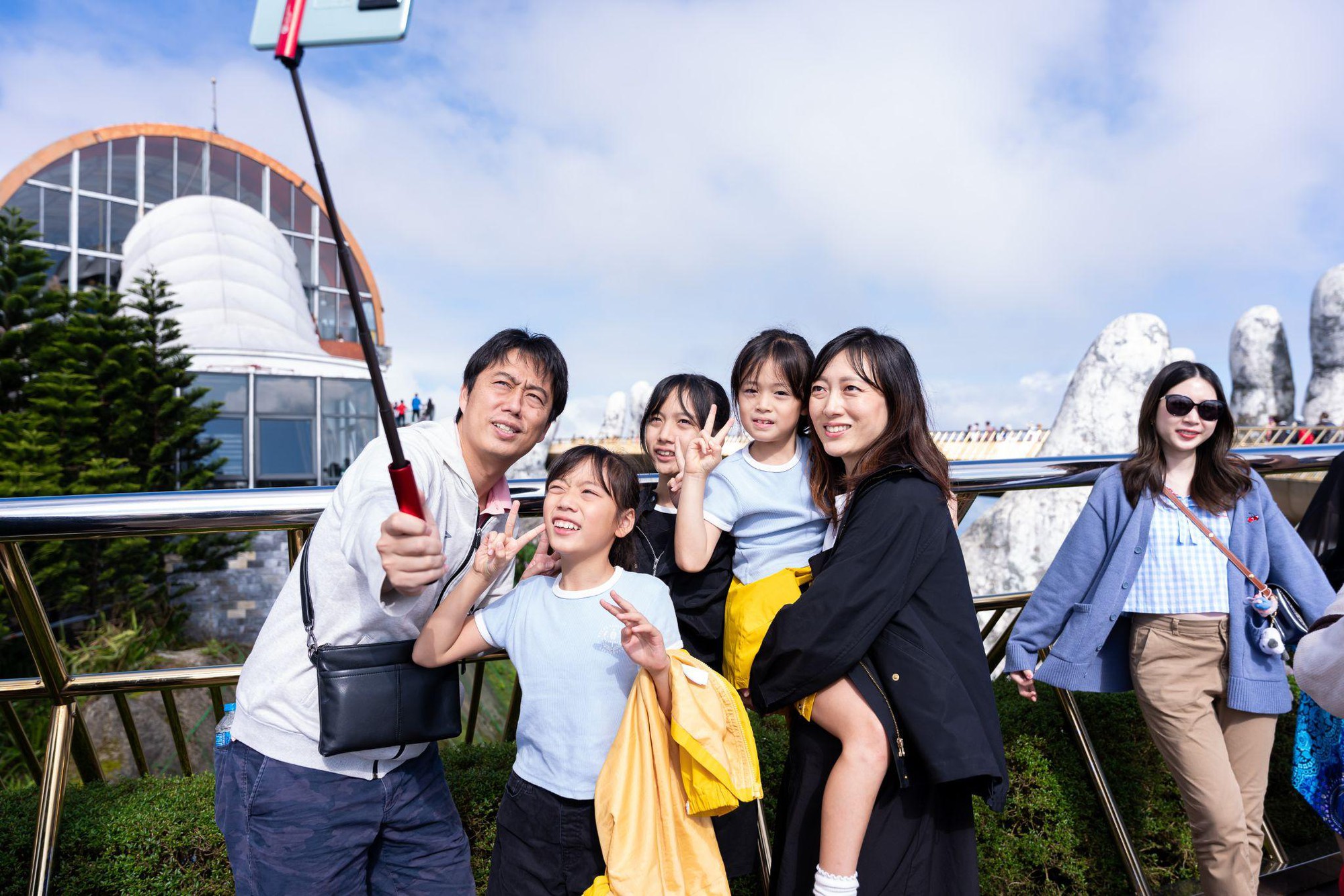 Sun World Ba Na Hills n&aacute;o nhiệt du kh&aacute;ch những ng&agrave;y đầu năm 2026- Ảnh 7.