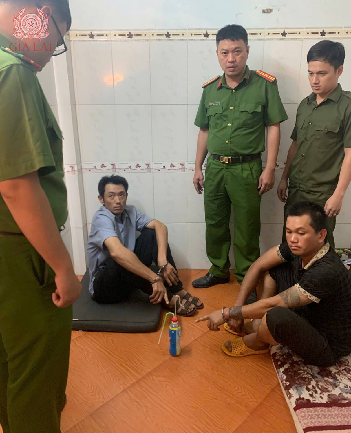 Bắt Võ Thị Mỹ Trang sinh năm 1990 cùng 2 người đàn ông- Ảnh 1. Bắt Võ Thị Mỹ Trang sinh năm 1990 cùng 2 người đàn ông- Ảnh 1.