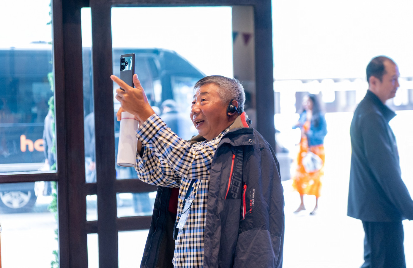 Đ&ocirc;ng nghịt kh&aacute;ch tham quan vịnh Hạ Long- Ảnh 11.