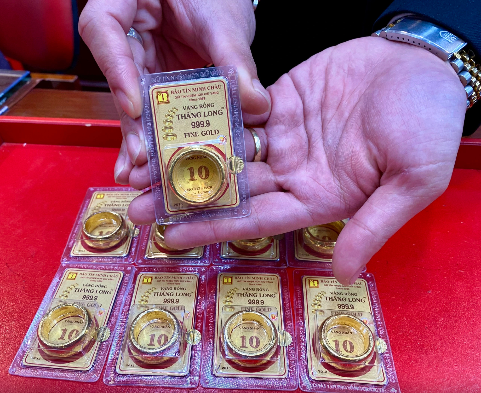 R&uacute;t tiết kiệm "tất tay" 50 chỉ v&agrave;ng l&uacute;c đỉnh, người phụ nữ ở H&agrave; Nội nhận c&aacute;i kết bất ngờ sau hơn 2 th&aacute;ng- Ảnh 2.