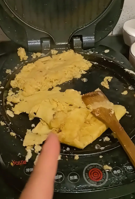 Chiếc nồi cơm ng&agrave;y cuối năm khiến 1 b&agrave; mẹ bị ch&ecirc; tr&aacute;ch dữ dội, h&agrave;ng ngh&igrave;n cư d&acirc;n mạng b&igrave;nh luận: "T&ocirc;i thấy thương cho con chị!"- Ảnh 3.