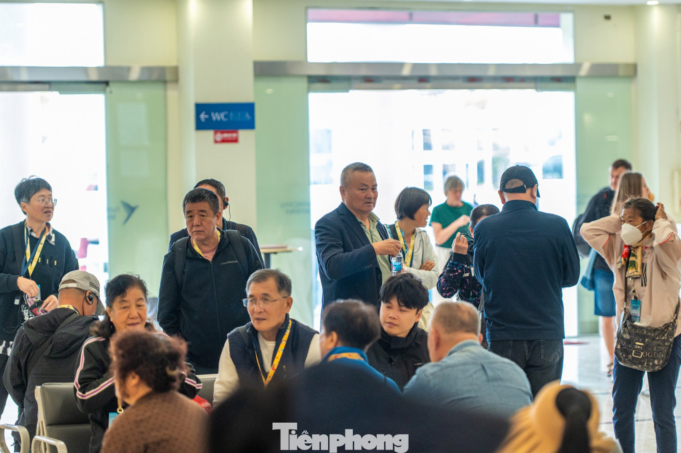 Đ&ocirc;ng nghịt kh&aacute;ch tham quan vịnh Hạ Long- Ảnh 19.