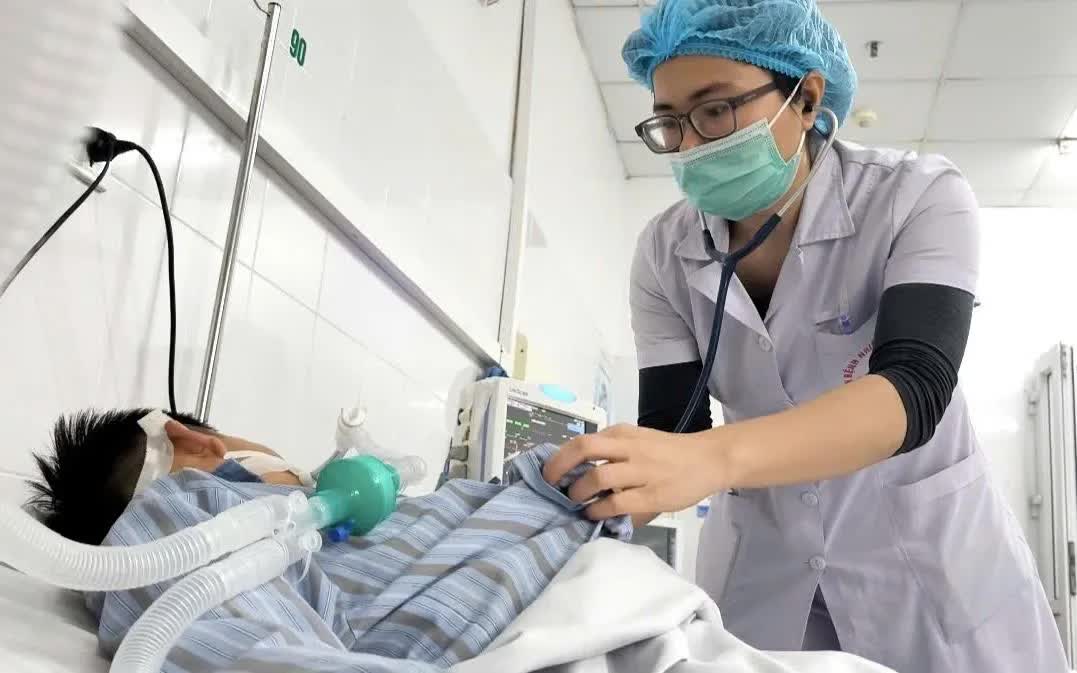 Kh&ocirc;ng được ti&ecirc;m ph&ograve;ng sau khi bị ch&oacute; hoang cắn, bệnh nhi nguy kịch v&igrave; bệnh dại- Ảnh 1.