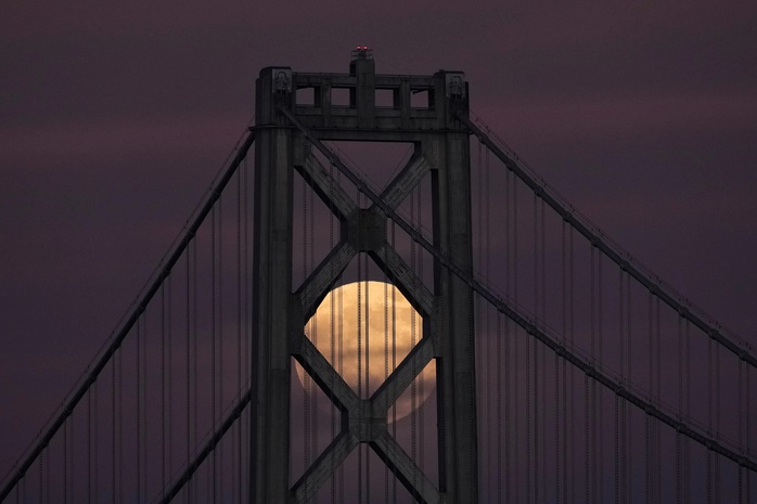 Ngày mai, Việt Nam đón "siêu trăng sói" cực hiếm- Ảnh 1. Ngày mai, Việt Nam đón "siêu trăng sói" cực hiếm- Ảnh 1.