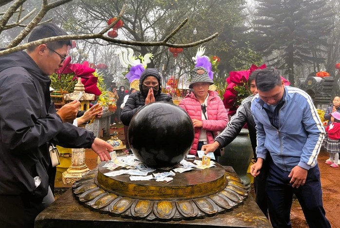 Huyệt đạo thi&ecirc;ng ở Thanh H&oacute;a tạm dừng đ&oacute;n kh&aacute;ch- Ảnh 2.