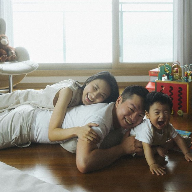 Kiểu bố n&agrave;y, d&ugrave; c&oacute; ở gần con hay kh&ocirc;ng, th&igrave; vẫn lu&ocirc;n l&agrave; h&igrave;nh mẫu l&yacute; tưởng trong l&ograve;ng con trai m&igrave;nh- Ảnh 1.