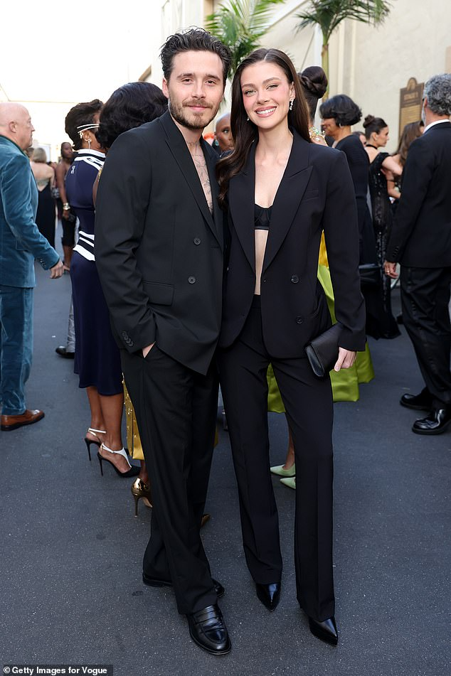 Cựu nh&acirc;n t&igrave;nh của David Beckham tham chiến, 