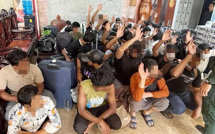 C&aacute;c nghi phạm nước ngo&agrave;i bị bắt giữ trong một chiến dịch truy qu&eacute;t tội phạm lừa đảo tại Phnom Penh (Ảnh: Khmer Times)
