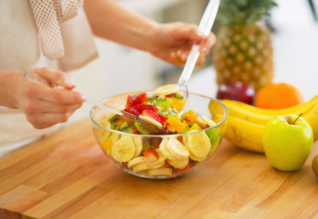 Sau m&atilde;n kinh, t&ocirc;i mới hiểu v&igrave; sao đ&ecirc;m n&agrave;o cũng v&atilde; mồ h&ocirc;i: H&oacute;a ra cơ thể đang "xin" được ăn uống tử tế hơn- Ảnh 1.