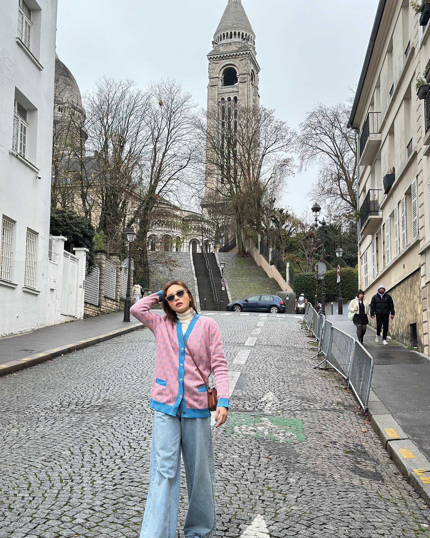 "S&aacute;ch mẫu mặc đẹp" chỉ ra 4 mẫu &aacute;o ph&ugrave; hợp nhất để diện với quần ống rộng- Ảnh 9.