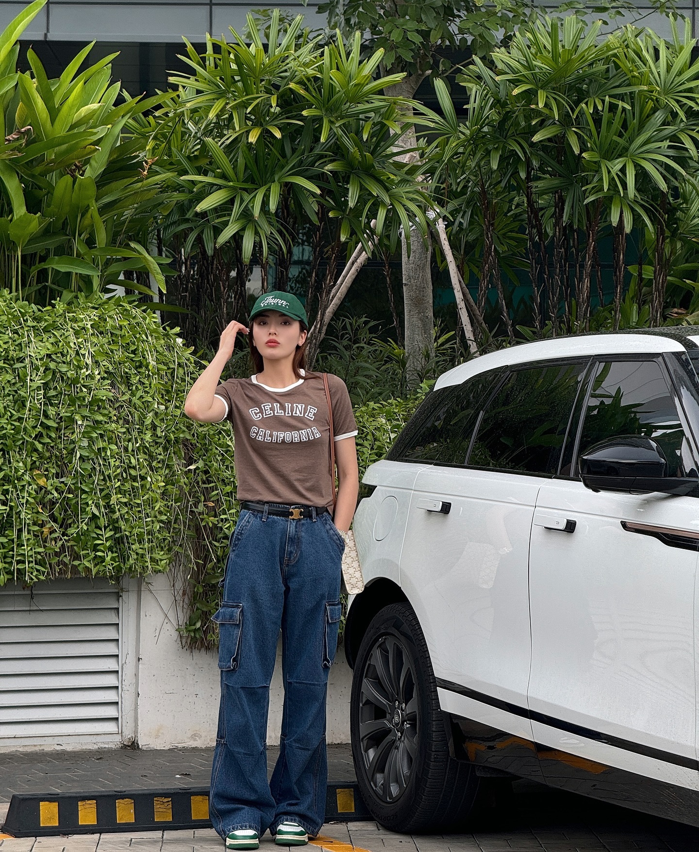 "S&aacute;ch mẫu mặc đẹp" chỉ ra 4 mẫu &aacute;o ph&ugrave; hợp nhất để diện với quần ống rộng- Ảnh 7.