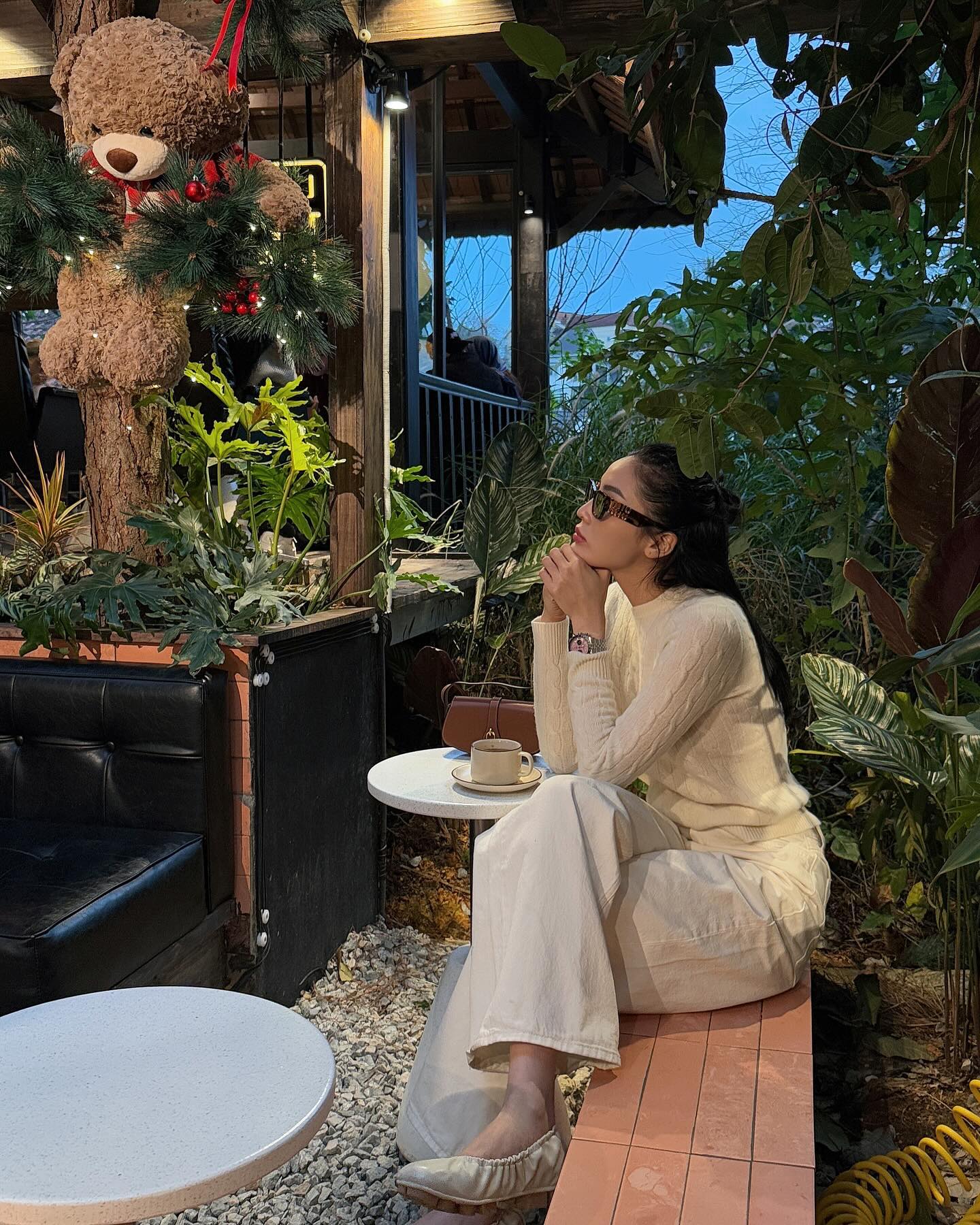 "S&aacute;ch mẫu mặc đẹp" chỉ ra 4 mẫu &aacute;o ph&ugrave; hợp nhất để diện với quần ống rộng- Ảnh 4.