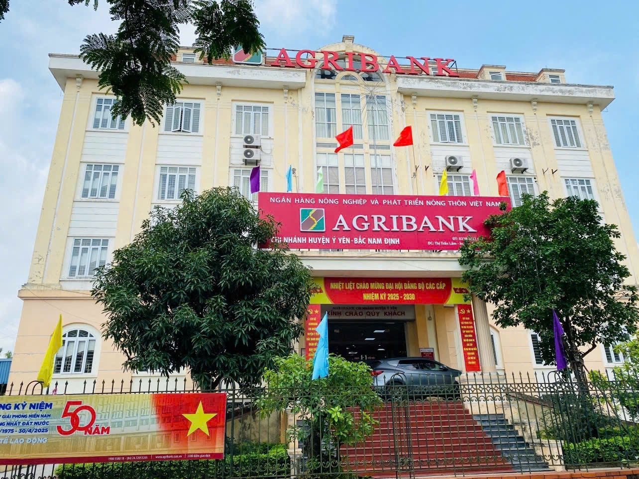 Người phụ nữ Ninh B&igrave;nh ra ng&acirc;n h&agrave;ng Agribank r&uacute;t tiết kiệm gần nửa tỷ đồng, nh&acirc;n vi&ecirc;n kh&ocirc;ng đồng &yacute; chỉ v&igrave; một l&yacute; do- Ảnh 1.
