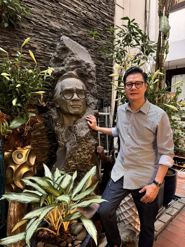 Nam ca sĩ từng cưới hoa hậu, tuổi 50 sống một m&igrave;nh trong biệt thự 400m2 đẹp hơn resort ở Ph&uacute; Nhuận- Ảnh 3.