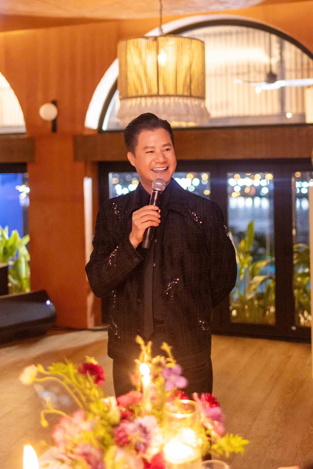 Nam ca sĩ từng cưới hoa hậu, tuổi 50 sống một m&igrave;nh trong biệt thự 400m2 đẹp hơn resort ở Ph&uacute; Nhuận- Ảnh 2.