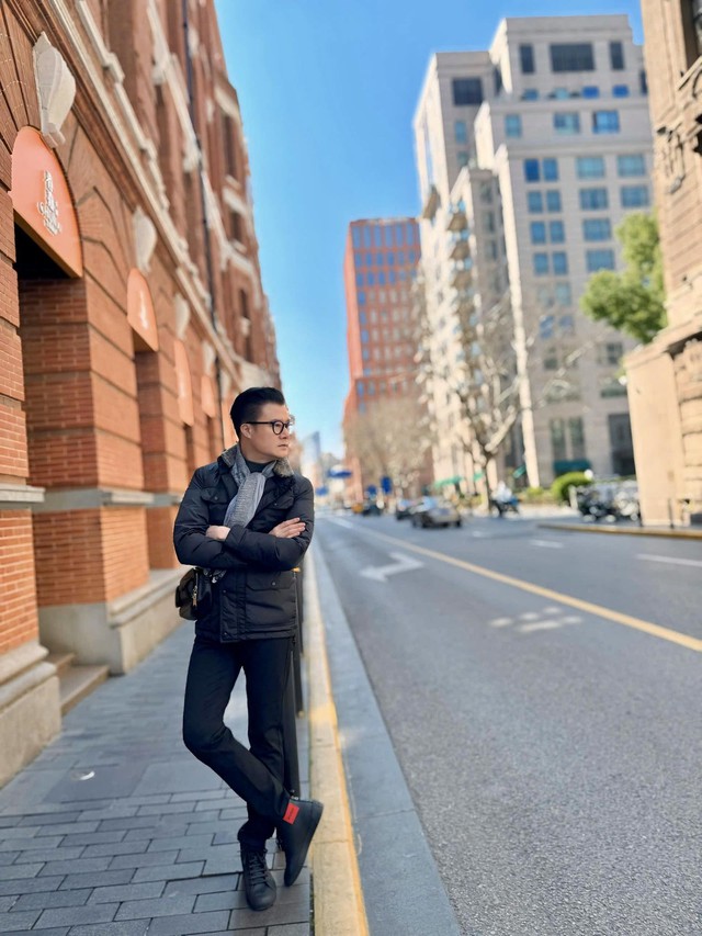 Nam ca sĩ từng cưới hoa hậu, tuổi 50 sống một m&igrave;nh trong biệt thự 400m2 đẹp hơn resort ở Ph&uacute; Nhuận- Ảnh 4.