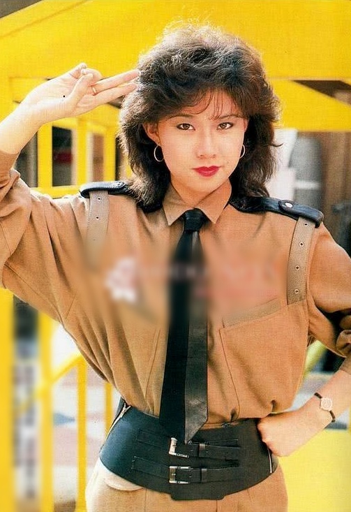 Đau l&ograve;ng 1 &Aacute; hậu đ&igrave;nh đ&aacute;m lần lượt mất cả cha lẫn mẹ chỉ trong 4 th&aacute;ng- Ảnh 1.