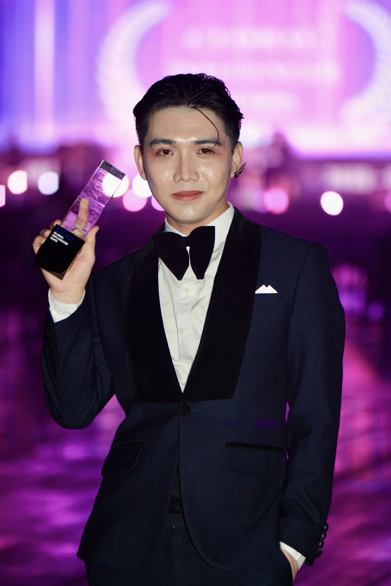 Ra m&agrave; xem diễn vi&ecirc;n Việt đ&oacute;ng phim c&ugrave;ng Kim Seon Ho, khoe ảnh n&eacute;t căng với Go Youn Jung m&agrave; ghen nổ mắt- Ảnh 14.