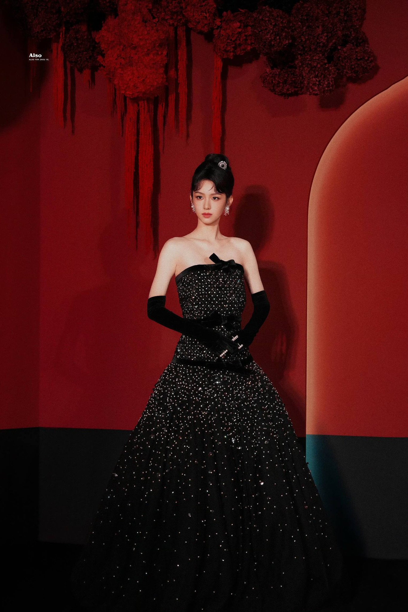 Showbiz c&oacute; 1000 thi&ecirc;n kim tiểu thư th&igrave; mỹ nh&acirc;n n&agrave;y vẫn l&agrave; số 1: Sang từ tận xương tủy, đẹp chấn động thế gian- Ảnh 3.