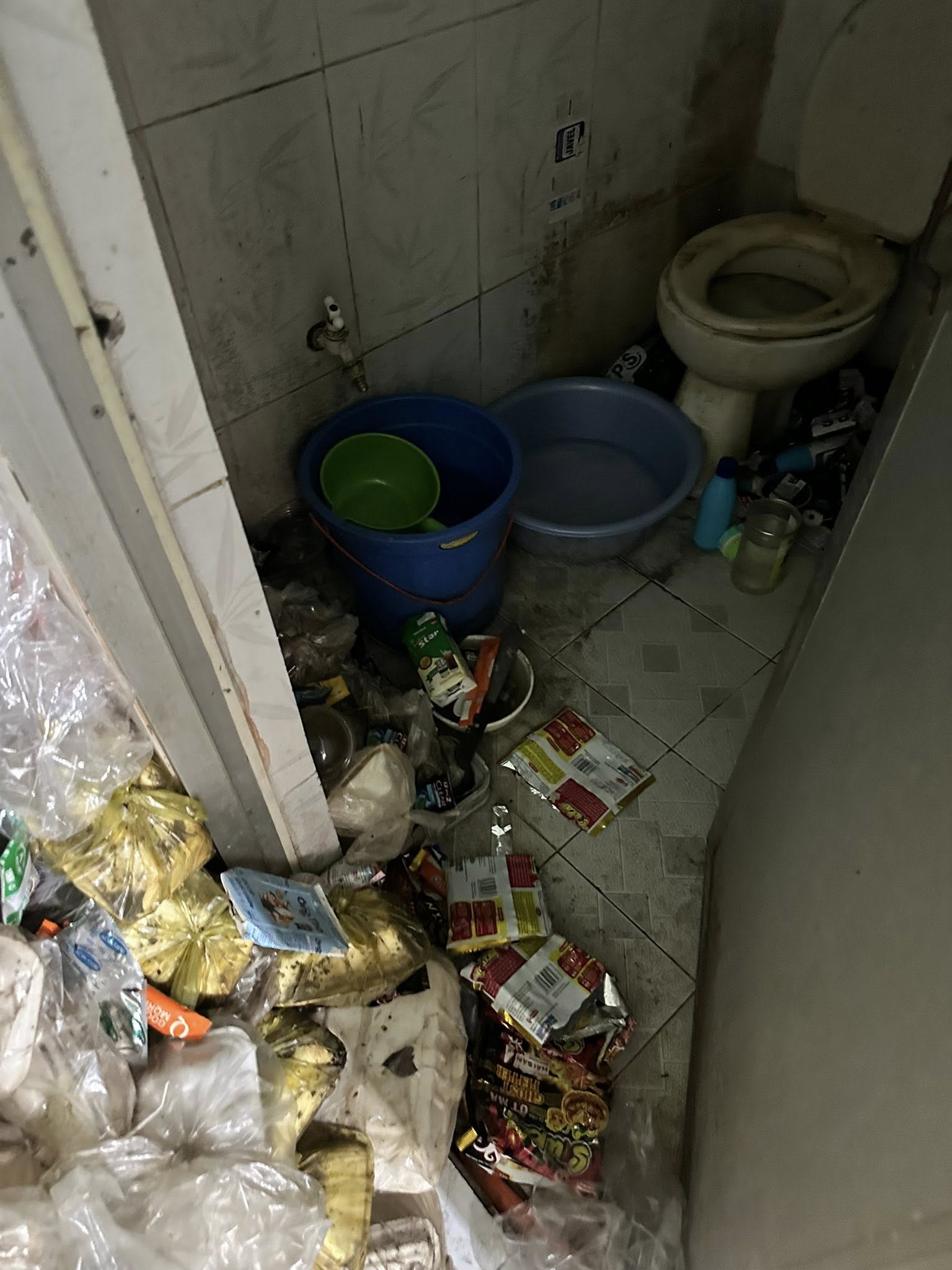 Mở cửa ph&ograve;ng trọ sau 2 th&aacute;ng người thu&ecirc; &ldquo;mất t&iacute;ch&rdquo;, gia đ&igrave;nh chủ nh&agrave; ở Bi&ecirc;n H&ograve;a chết lặng v&igrave; cảnh b&ecirc;n trong- Ảnh 5.