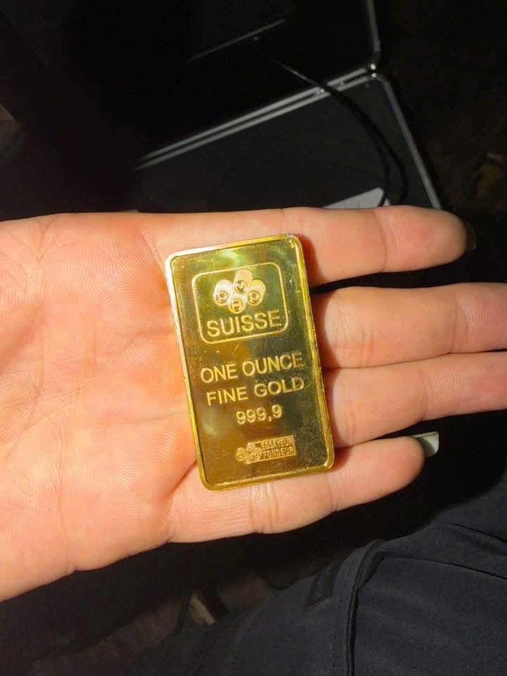 Người d&acirc;n đ&aacute;nh rơi 2 c&acirc;y v&agrave;ng trị gi&aacute; hơn 300 triệu xuống s&ocirc;ng Hương: Thợ lặn đ&atilde; t&igrave;m thấy điều bất ngờ!- Ảnh 4.