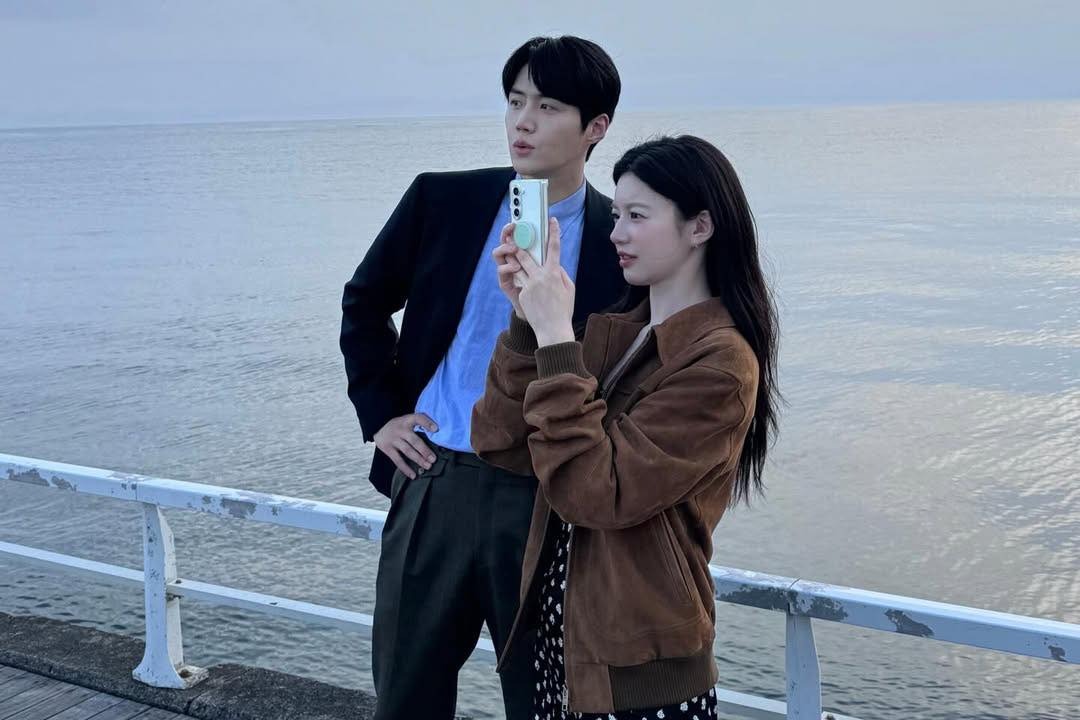 Si&ecirc;u sao khiến cả ch&acirc;u &Aacute; b&ugrave;ng nổ: Khu&ocirc;n mặt s&aacute;ng bừng, mặc đẹp đến nỗi mỗi khung h&igrave;nh đều l&agrave; 1 bức họa- Ảnh 11.