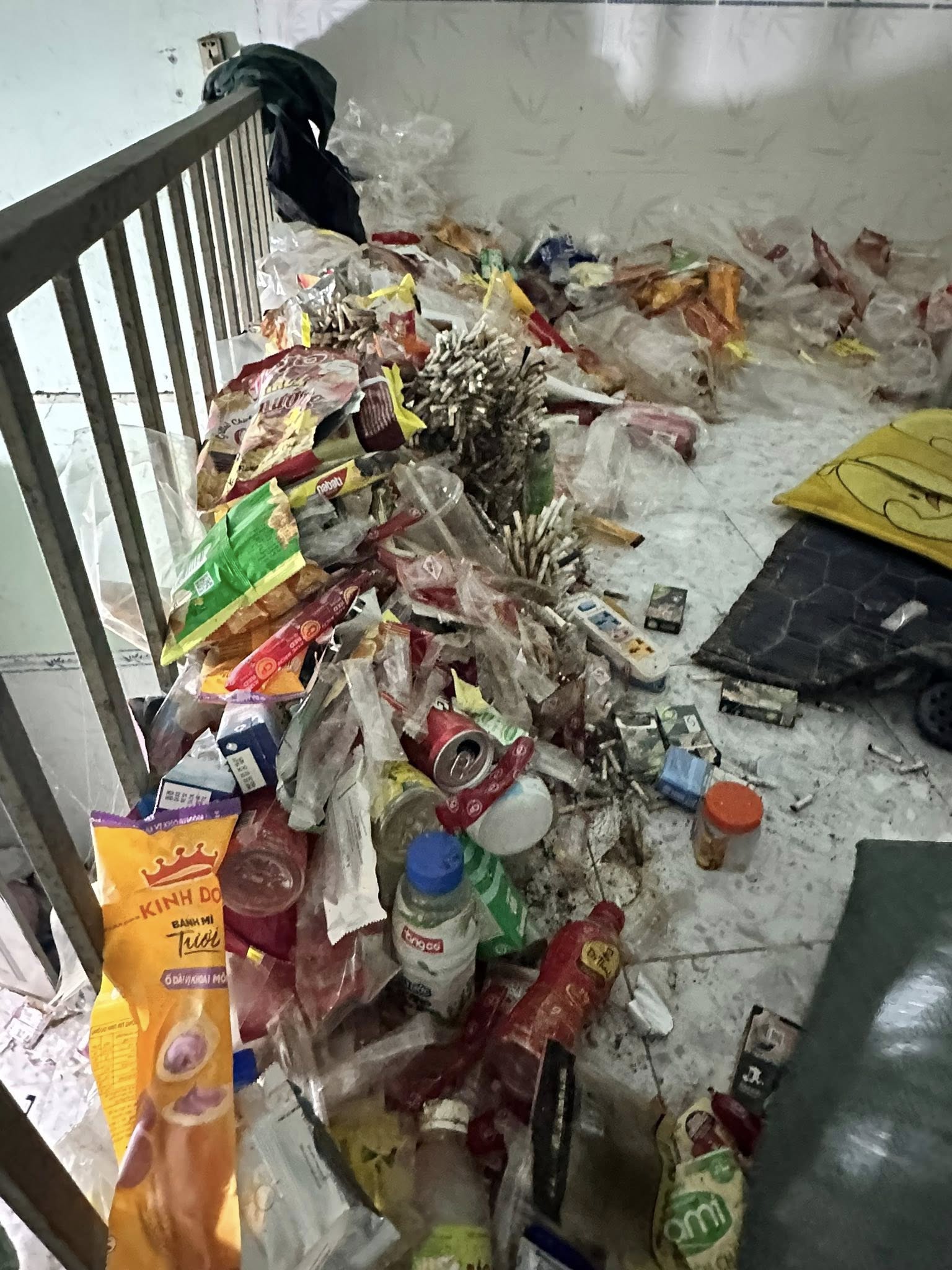 Mở cửa ph&ograve;ng trọ sau 2 th&aacute;ng người thu&ecirc; &ldquo;mất t&iacute;ch&rdquo;, gia đ&igrave;nh chủ nh&agrave; ở Bi&ecirc;n H&ograve;a chết lặng v&igrave; cảnh b&ecirc;n trong- Ảnh 3.