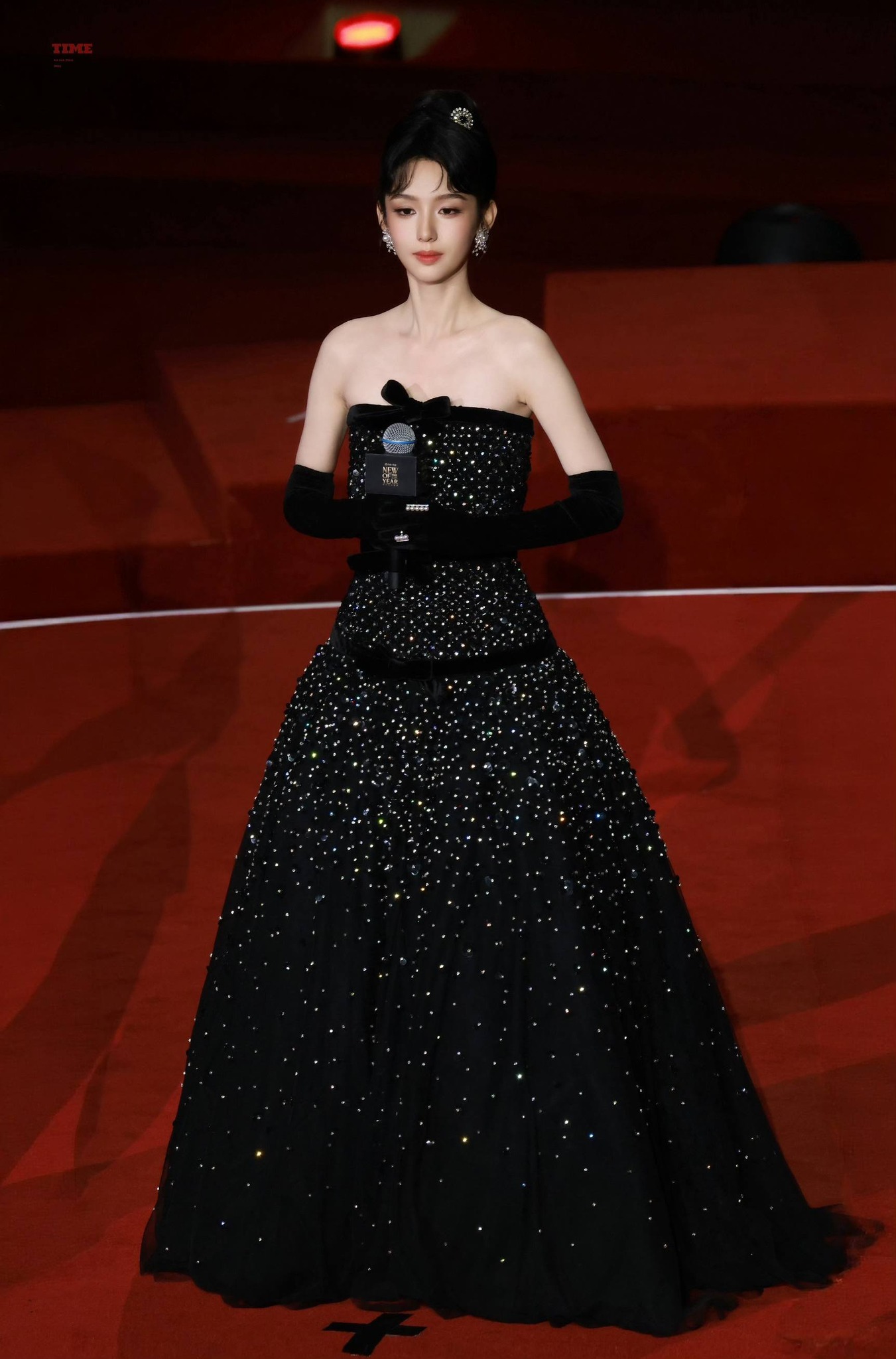 Showbiz c&oacute; 1000 thi&ecirc;n kim tiểu thư th&igrave; mỹ nh&acirc;n n&agrave;y vẫn l&agrave; số 1: Sang từ tận xương tủy, đẹp chấn động thế gian- Ảnh 2.