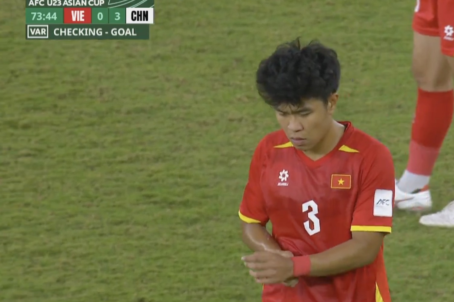 Phạm L&yacute; Đức nhận thẻ đỏ v&igrave; h&agrave;nh vi đ&aacute;nh nguội, U23 Việt Nam 