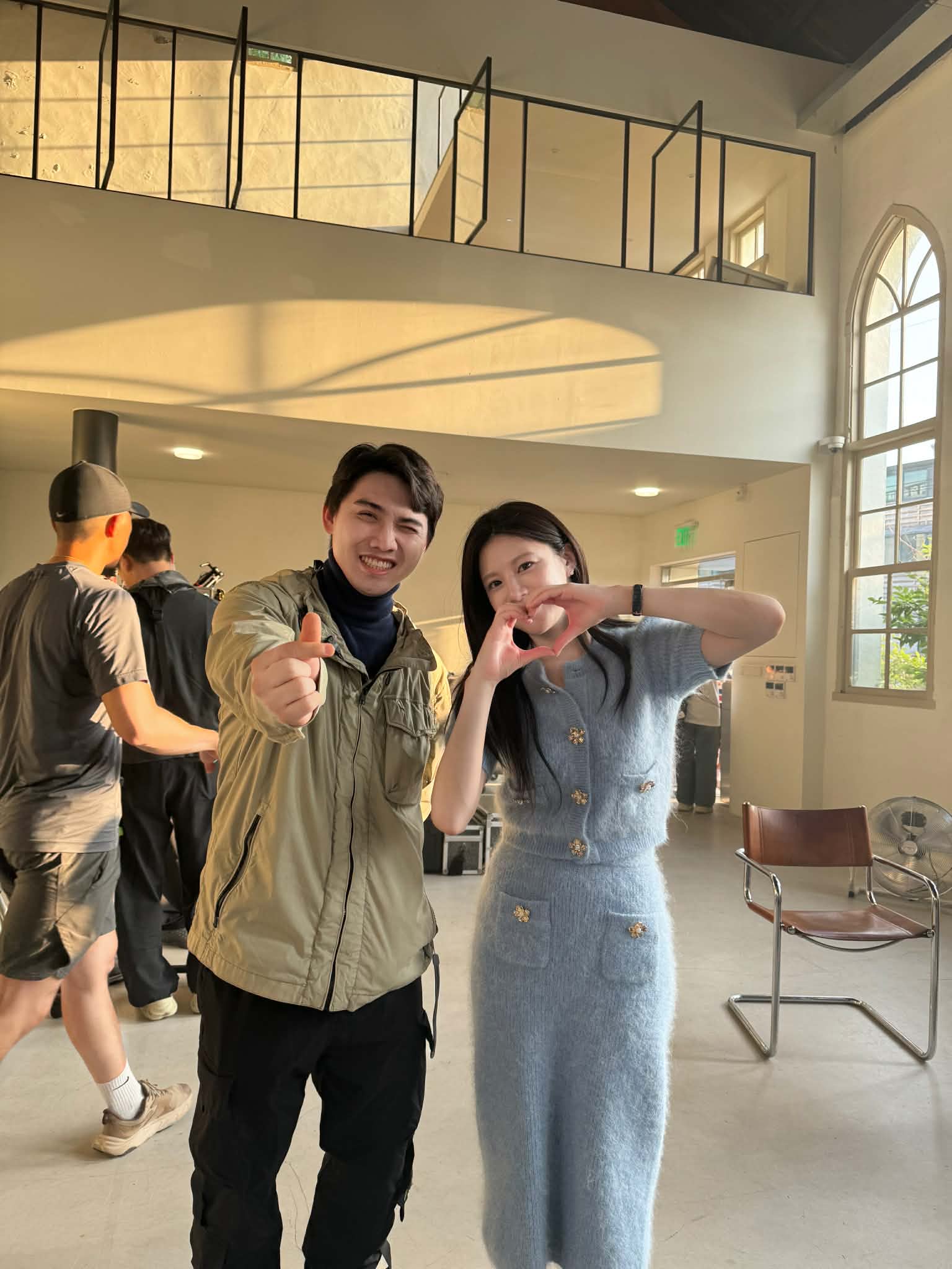 Ra m&agrave; xem diễn vi&ecirc;n Việt đ&oacute;ng phim c&ugrave;ng Kim Seon Ho, khoe ảnh n&eacute;t căng với Go Youn Jung m&agrave; ghen nổ mắt- Ảnh 8.