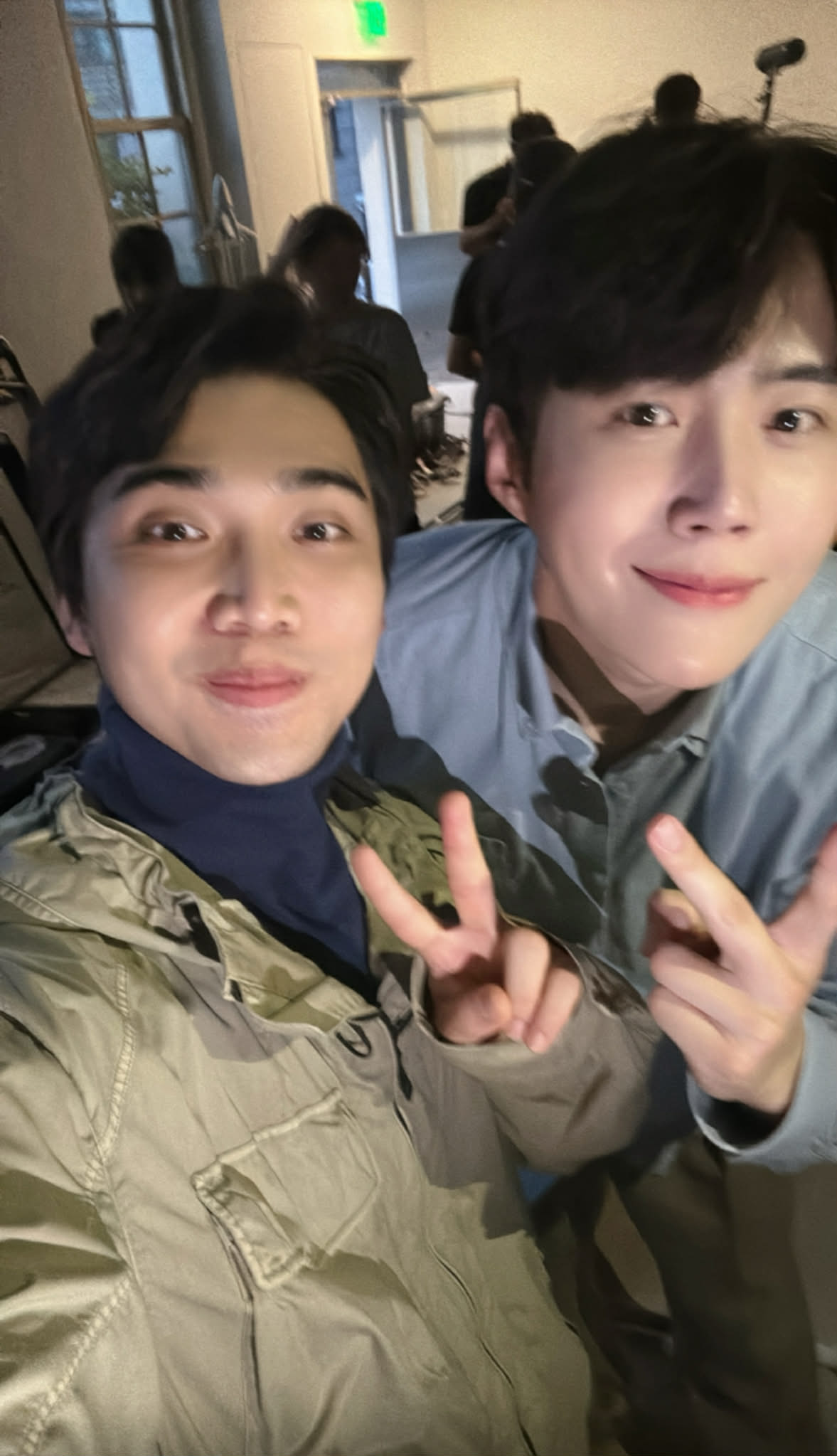 Ra m&agrave; xem diễn vi&ecirc;n Việt đ&oacute;ng phim c&ugrave;ng Kim Seon Ho, khoe ảnh n&eacute;t căng với Go Youn Jung m&agrave; ghen nổ mắt- Ảnh 12.