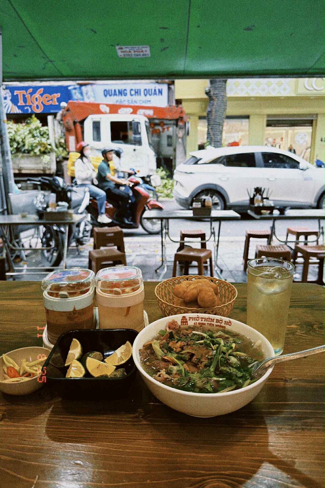 Phở Th&igrave;n Bờ Hồ ch&iacute;nh thức dỡ bỏ sau 70 năm- Ảnh 7.