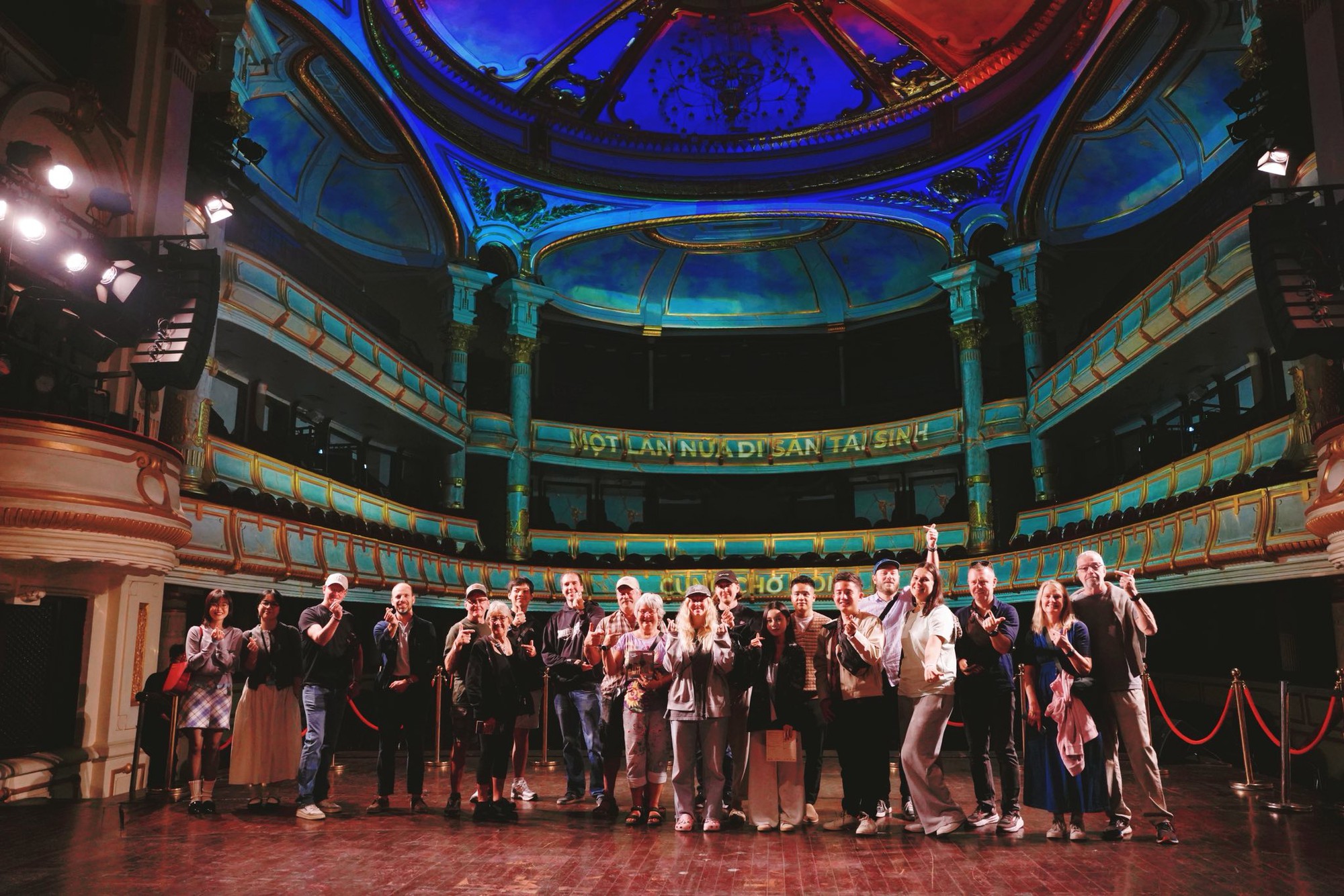 Chỉ c&ograve;n 11 ng&agrave;y để v&agrave;o thăm Nh&agrave; H&aacute;t Lớn trước khi đ&oacute;ng cửa, nhưng lại l&agrave; thời điểm trải nghiệm tuyệt vời nhất- Ảnh 2.