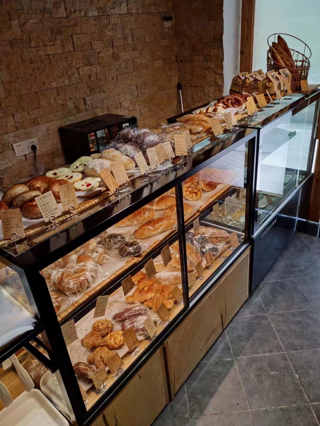 Thạc sĩ Y khoa trường danh tiếng đi b&aacute;n b&aacute;nh m&igrave;, 3 năm đầu li&ecirc;n tục thua lỗ vẫn khẳng định: "T&ocirc;i gh&eacute;t nhất c&acirc;u hỏi c&oacute; hối hận kh&ocirc;ng?"- Ảnh 3.