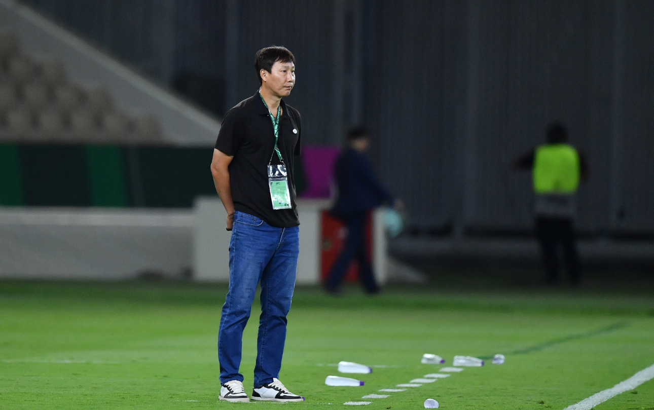 Phỏng vấn HLV Kim Sang-sik sau trận thua của U23 Việt Nam: "Đ&acirc;y chưa phải kết th&uacute;c, ch&uacute;ng t&ocirc;i sẽ nhanh ch&oacute;ng xốc lại tinh thần"- Ảnh 1.