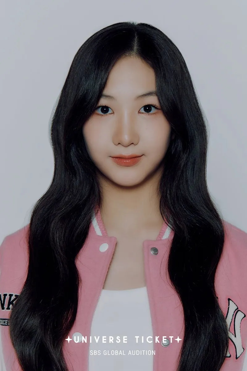 Sao nh&iacute; 15 tuổi &ldquo;dao k&eacute;o&rdquo; hỏng tới mức tự hủy nhan sắc- Ảnh 5.