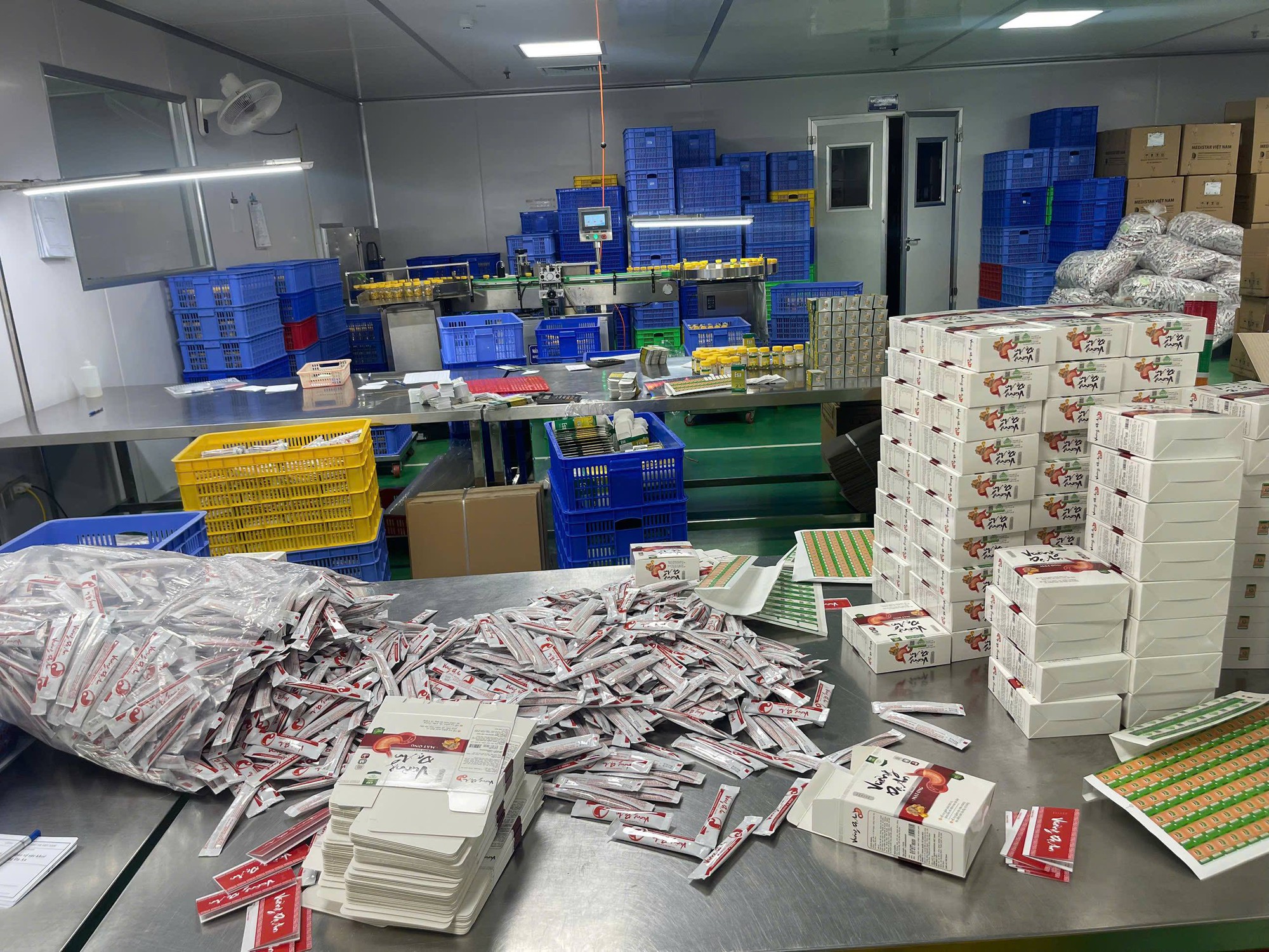 Phanh phui &ldquo;đế chế&rdquo; thực phẩm chức năng giả doanh thu 1.800 tỷ: H&agrave;ng trăm tấn collagen, vitamin tuồn ra thị trường suốt 13 năm- Ảnh 3.