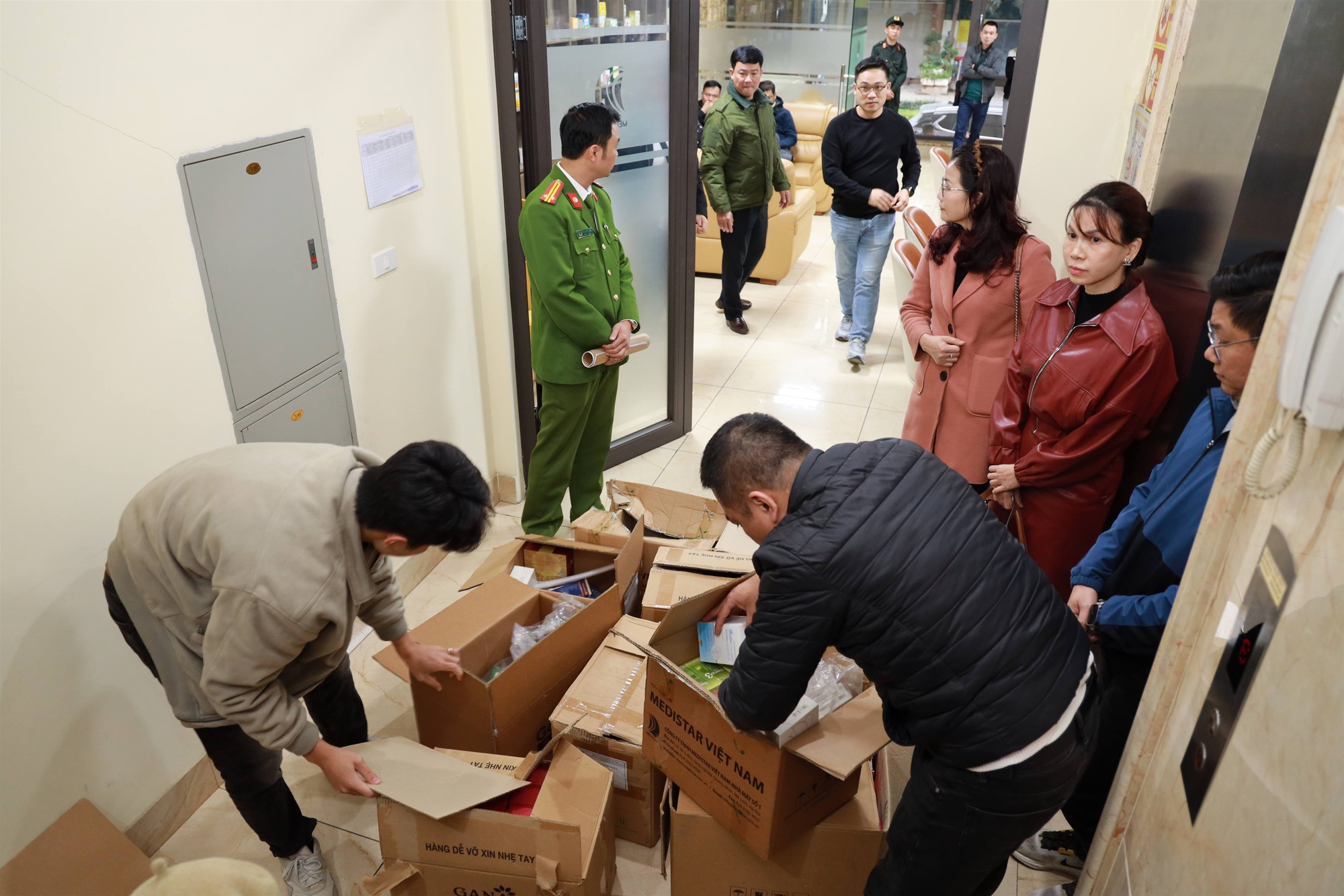 Phanh phui &ldquo;đế chế&rdquo; thực phẩm chức năng giả doanh thu 1.800 tỷ: H&agrave;ng trăm tấn collagen, vitamin tuồn ra thị trường suốt 13 năm- Ảnh 2.