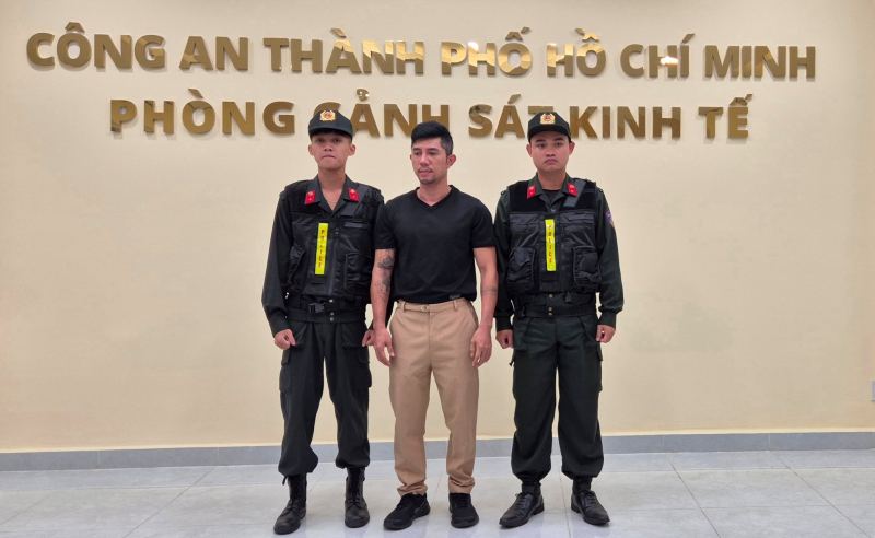 Sự hết thời của sao nam Vbiz vướng v&ograve;ng lao l&yacute;: Từng định h&igrave;nh cả l&agrave;ng nhạc, nay sắp bị thu hồi giấy ph&eacute;p hoạt động- Ảnh 3.