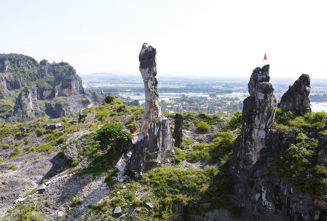 Chủ đầu tư n&oacute;i về số tiền 17 tỉ đồng gia cố H&ograve;n Vọng Phu- Ảnh 2.