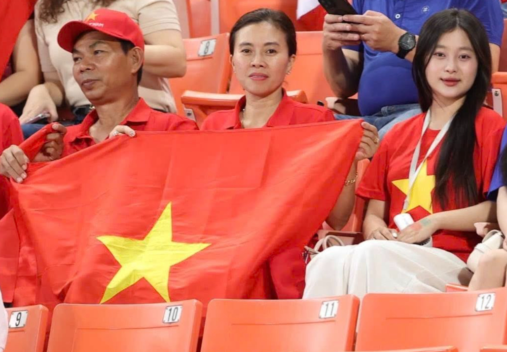 C&oacute; thể bạn chưa biết, em &uacute;t U23 Việt Nam L&ecirc; Ph&aacute;t đ&atilde; c&oacute; bạn g&aacute;i hotgirl, danh t&iacute;nh do ch&iacute;nh Đ&igrave;nh Bắc tiết lộ- Ảnh 4.