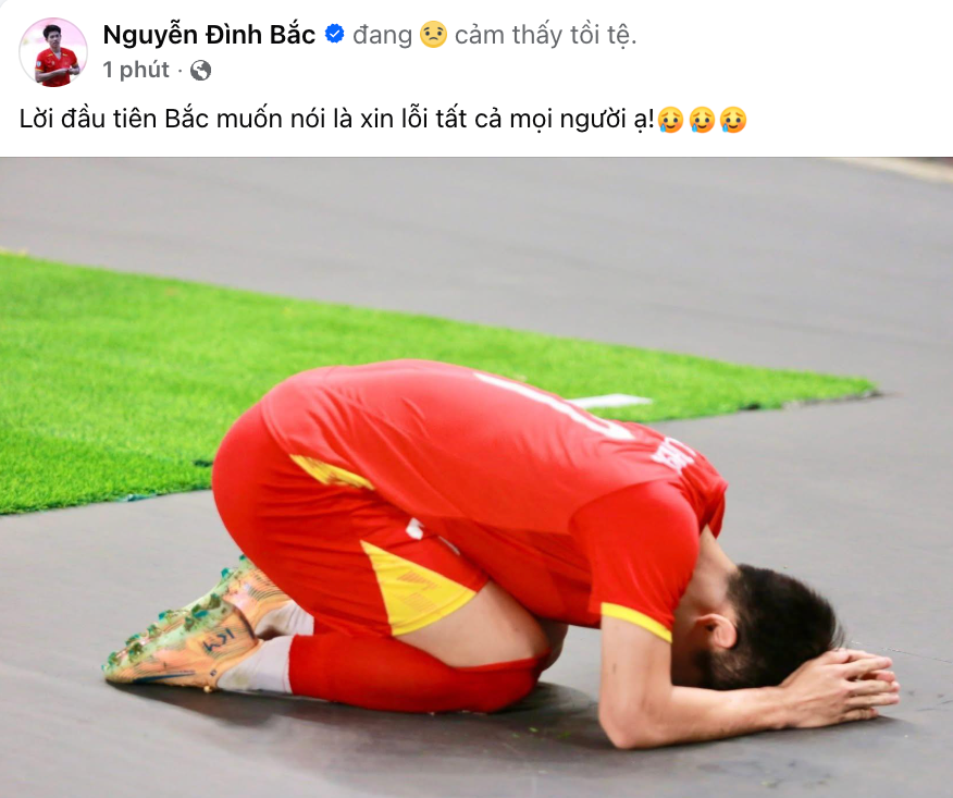 Đ&igrave;nh Bắc c&uacute;i đầu xin lỗi khi U23 Việt Nam thua 0-3 Trung Quốc- Ảnh 1.
