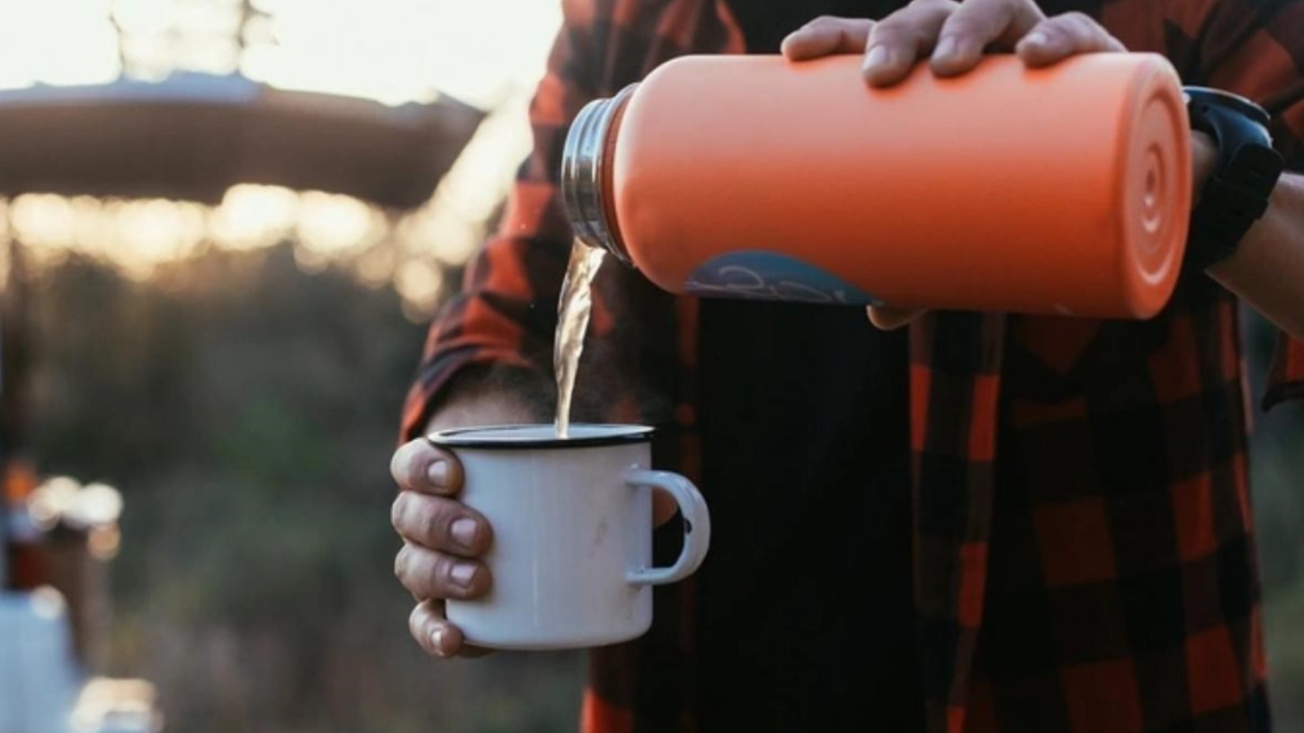 Sốc: D&ugrave;ng b&igrave;nh giữ nhiệt để uống c&agrave; ph&ecirc; n&oacute;ng, người đ&agrave;n &ocirc;ng tử vong v&igrave; nhiễm độc ch&igrave;- Ảnh 1.