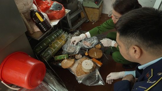 C&aacute;ch nhận biết gi&ograve; chả chứa h&agrave;n the cực độc hại: Đi chợ nhiều nhưng nhiều người kh&ocirc;ng hề biết- Ảnh 2.