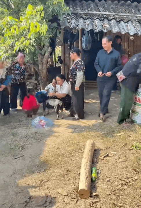 Sốc nhất MXH h&ocirc;m nay: Cụ &ocirc;ng đi 1000km để gặp bạn g&aacute;i quen tr&ecirc;n mạng, quyết đ&oacute;n về l&agrave;m vợ chỉ sau 2 ng&agrave;y "hẹn h&ograve;"- Ảnh 6.