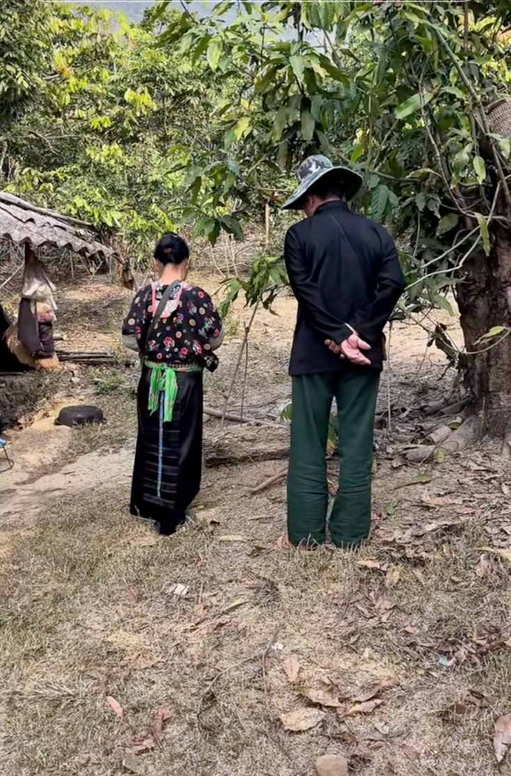 Sốc nhất MXH h&ocirc;m nay: Cụ &ocirc;ng đi 1000km để gặp bạn g&aacute;i quen tr&ecirc;n mạng, quyết đ&oacute;n về l&agrave;m vợ chỉ sau 2 ng&agrave;y "hẹn h&ograve;"- Ảnh 8.