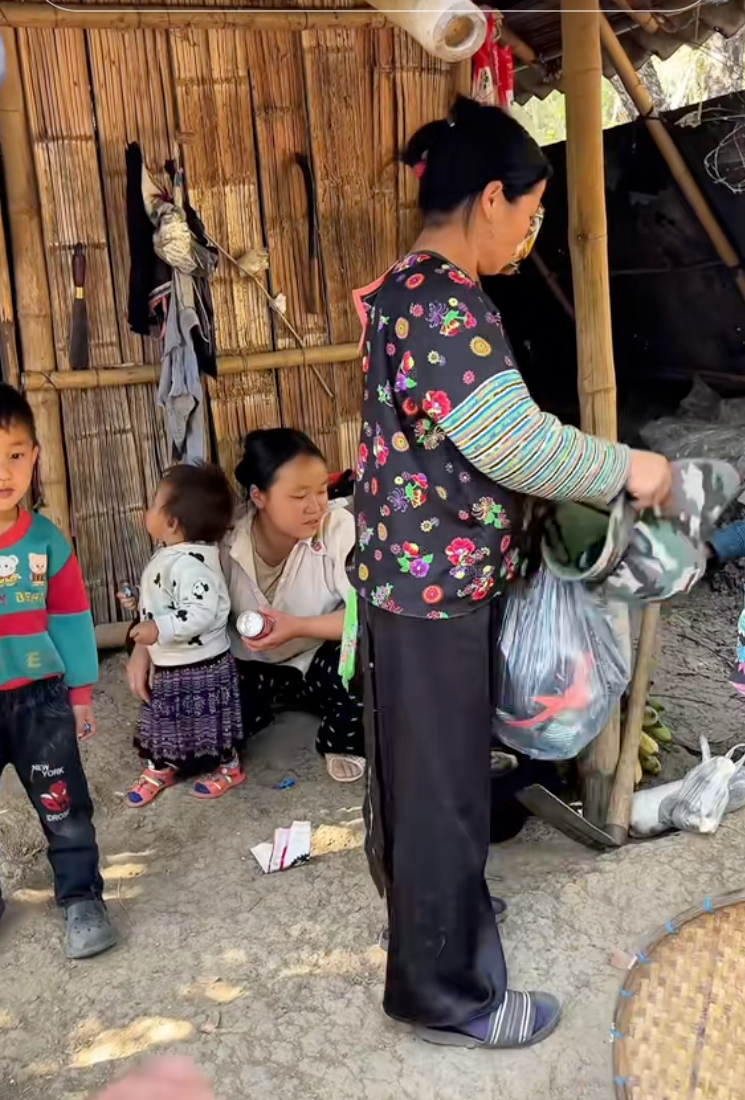 Sốc nhất MXH h&ocirc;m nay: Cụ &ocirc;ng đi 1000km để gặp bạn g&aacute;i quen tr&ecirc;n mạng, quyết đ&oacute;n về l&agrave;m vợ chỉ sau 2 ng&agrave;y "hẹn h&ograve;"- Ảnh 5.