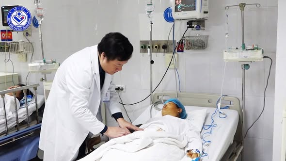 Cuộc gọi trong đ&ecirc;m từ v&ugrave;ng bi&ecirc;n giới v&agrave; hạnh tr&igrave;nh gi&agrave;nh giật sự sống cho sản phụ gặp biến chứng, đe dọa t&iacute;nh mạng cả 2 mẹ con- Ảnh 1.